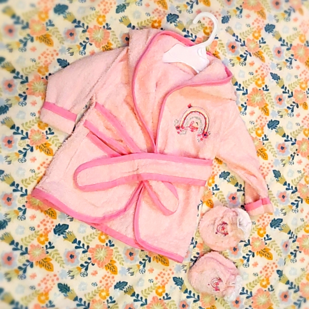 Adorable bath robe 🌈